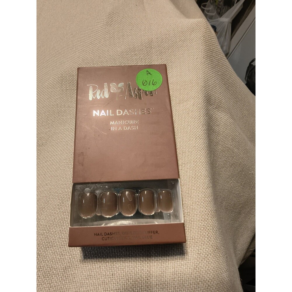 Red Aspen Reusable Nail Dashes, Pop On Short Square Shiny, Liza Loves A Latte